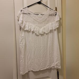 Preowned UNBRANDED XL womens  Lacy white tank blouse. Great condition